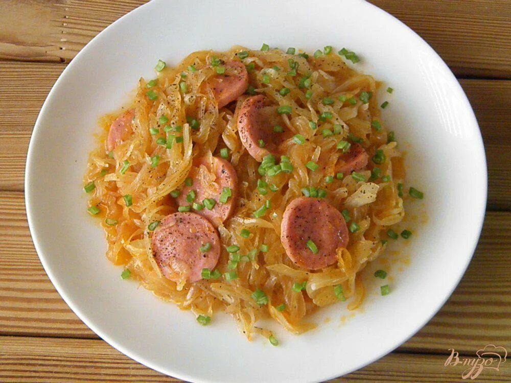 Капуста с сосиской рецепт с фото Тушенная квашеная капуста с сосисками - рецепты с фото на vpuzo.com