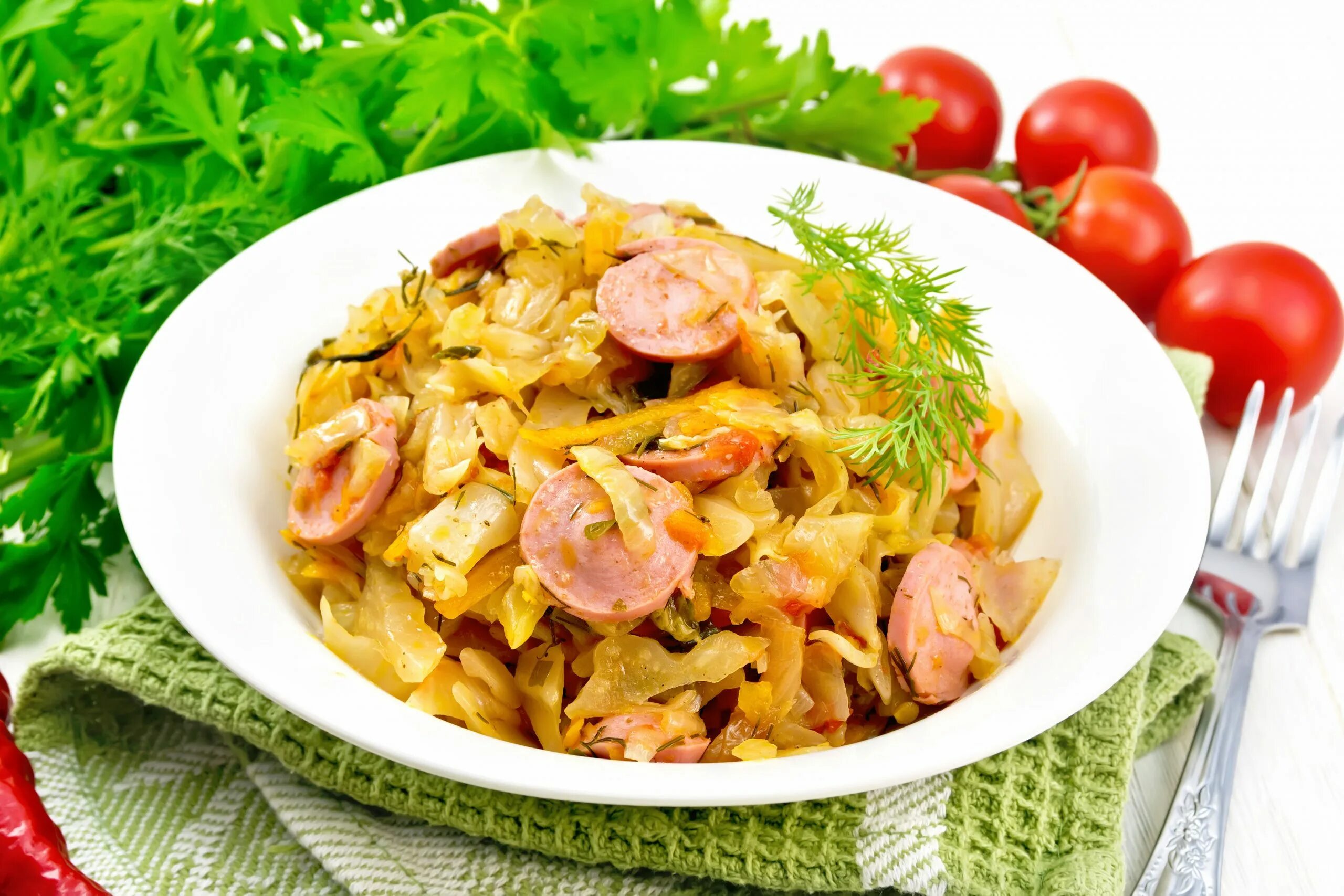 Капуста с сосиской рецепт с фото Тушёная капуста в духовке - Лайфхакер