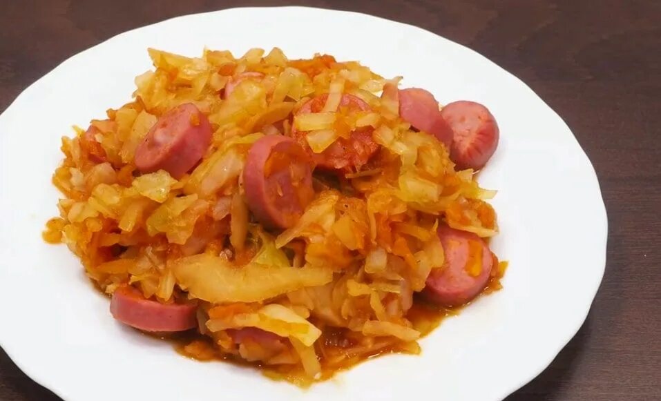 Капуста с сосиской рецепт с фото Готовим в мультиварке: отменная тушеная капуста с сосисками Национальная еда, Ед