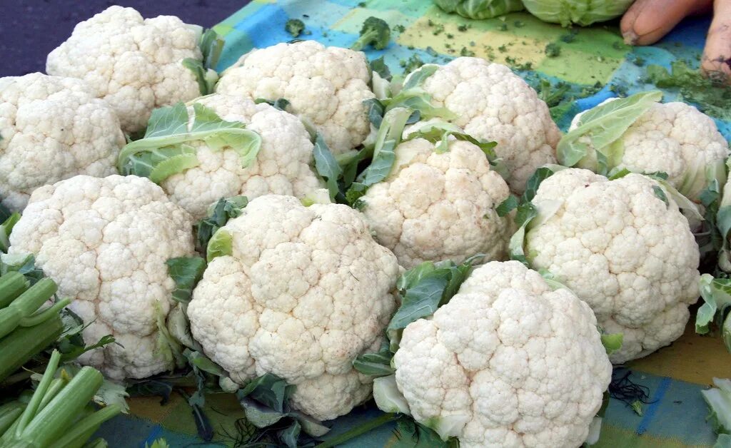 Капуста цветная описание фото Farmer's Market Cauliflower Bunches of cauliflower from th. Flickr