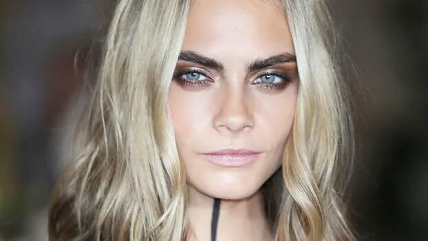 Кара девиль фото Leave It to Cara Delevingne to Get the Coolest Hand Tattoo Ever