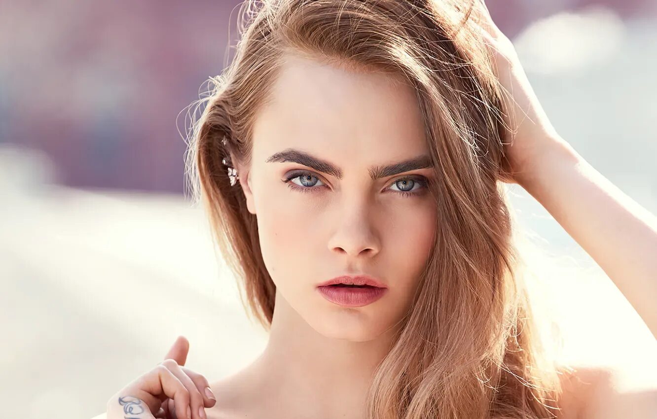 Кара модель фото Обои поза, взгляд, свет, лицо, Cara Delevingne, красивая, девушка, модель на тел