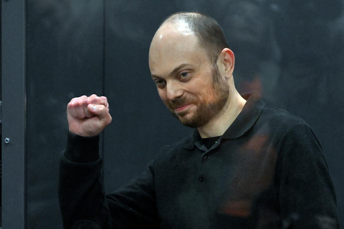 Кара мурза фото Russia critic Kara-Murza wins Pulitzer for passionate columns written from priso