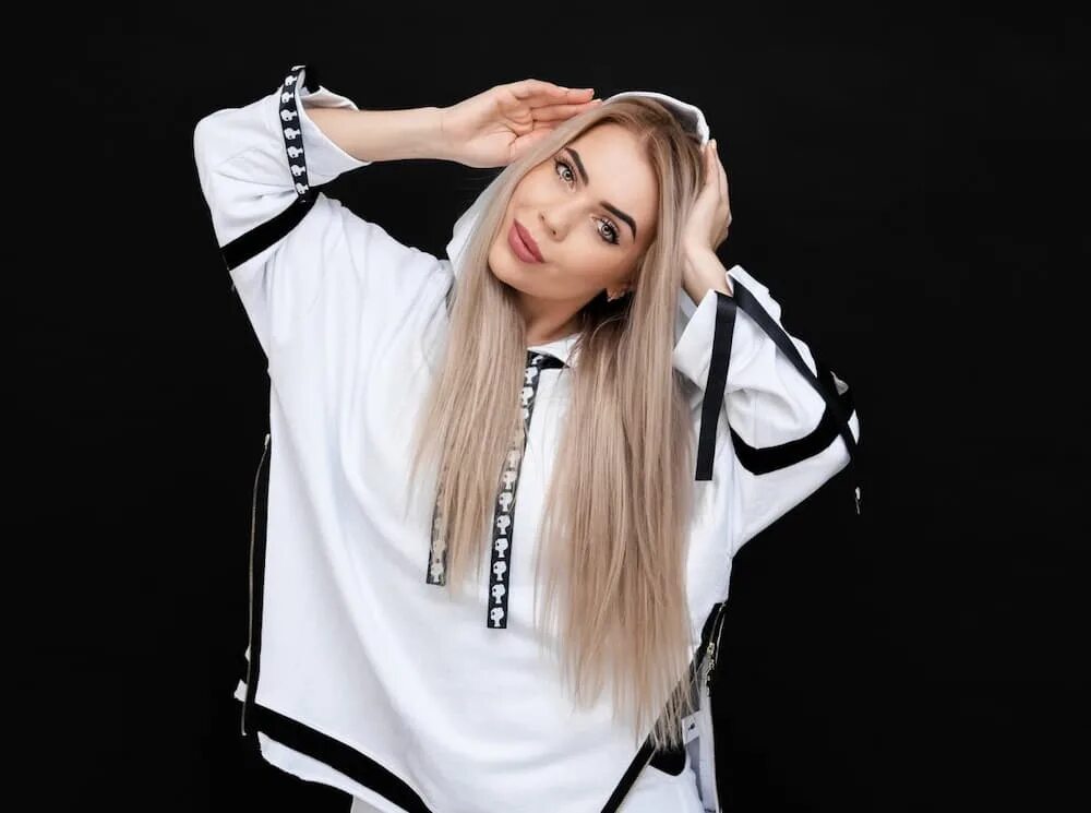 Кара певица фото Карина Кросс - актуальная информация