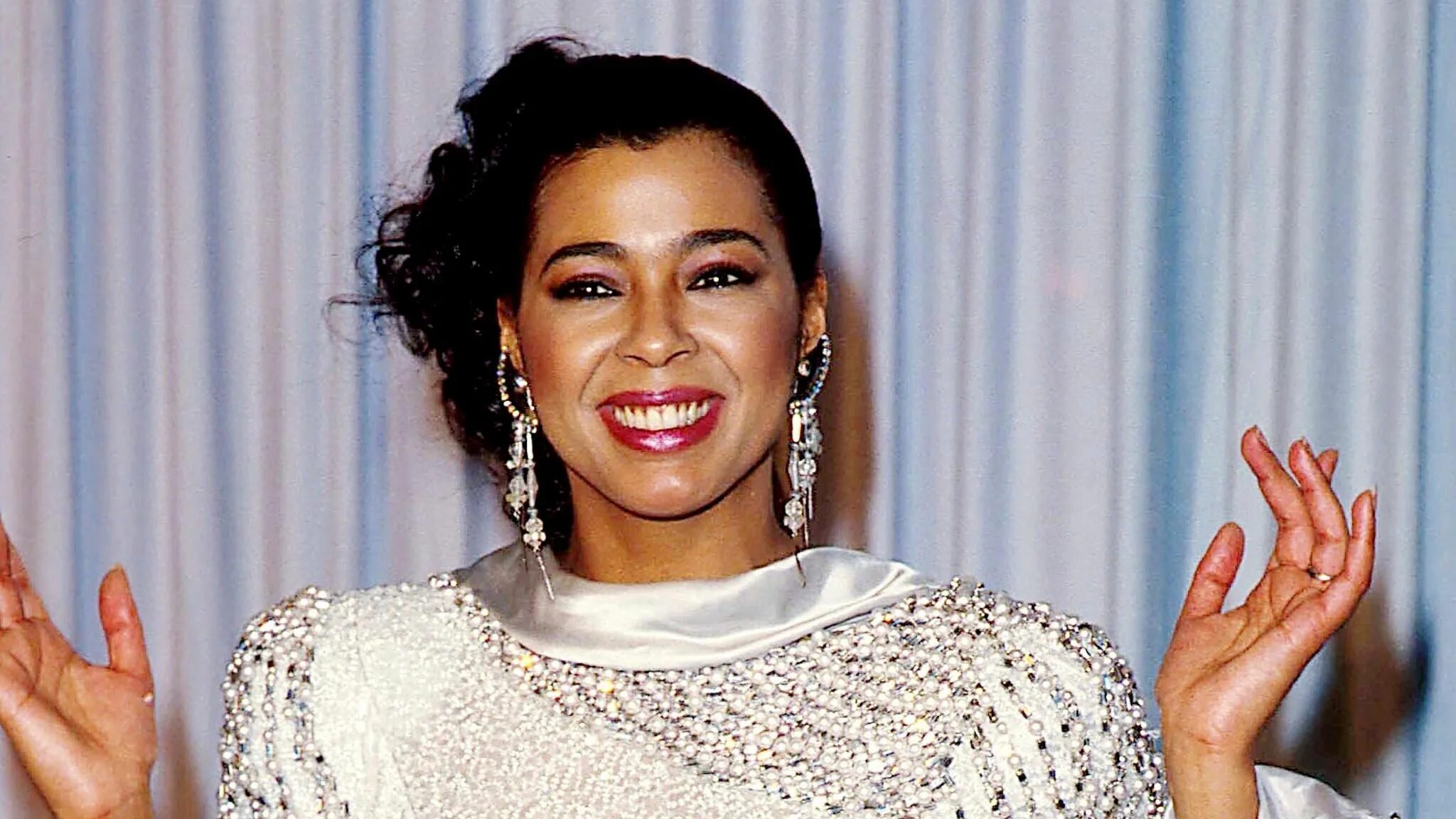 Кара певица фото Flashdance and Fame singer Irene Cara dies aged 63 Ents & Arts News Sky News