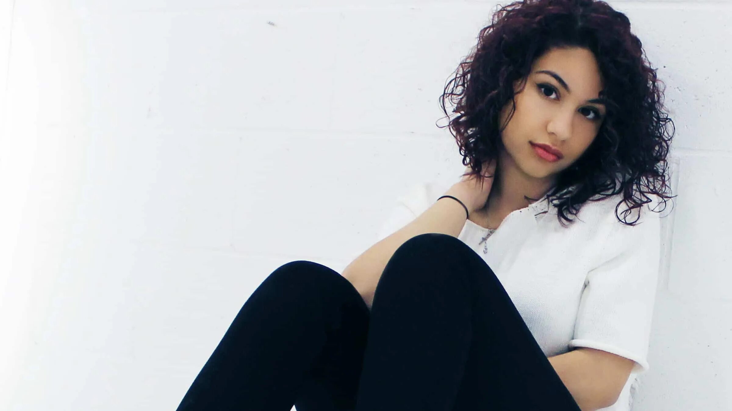 Кара певица фото Alessia Cara - Ready - EUPHORIA.