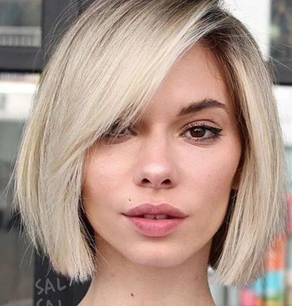 Каре 2018 фото Long Blonde Bob With Side Fringe Asymmetrical bob haircuts, Medium bob hairstyle