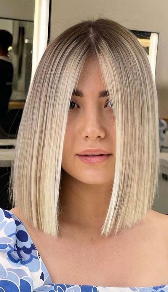 Каре 2024 фото 49 Autumn 2022 Hair Colour Trends : Lob Blonde Dark Roots Blonde hair inspiratio