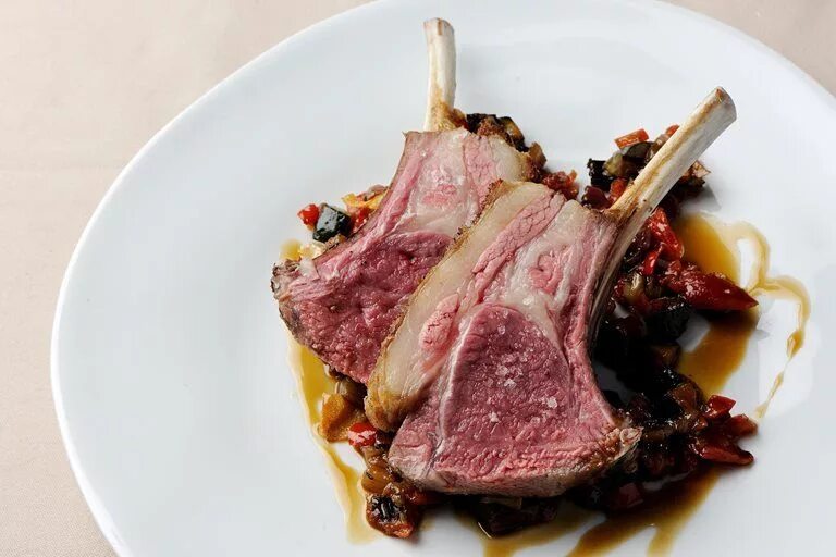 Каре барашка фото How to Cook Lamb Cutlets Lamb recipes, How to cook lamb, Rack of lamb