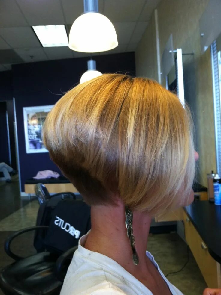 Каре боб на ножке фото вид Nice inverted bob cut in 2024 Short inverted bob haircuts, Inverted bob hairstyl