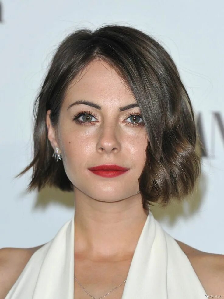Каре до подбородка фото Pin by Fodraszmester.com on Hullámos Bubifrizurák Short bob hairstyles, Wavy bob