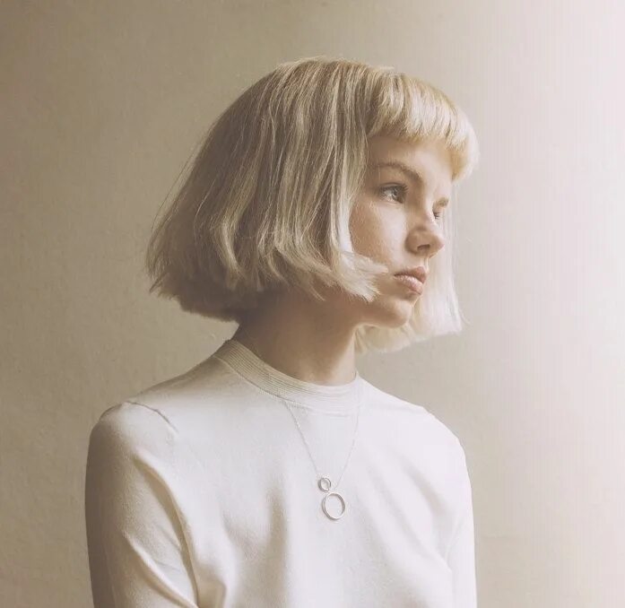 Каре фото эстетика Geometric Circles Necklace - Etsy Blonde hair with bangs, Short blonde hair, Sho