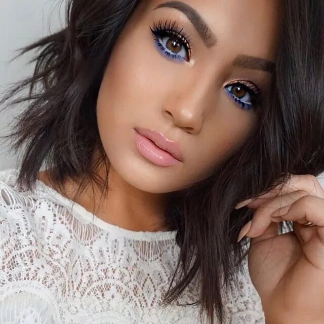 Каре глаза фото @mrsstephwillis is striking with blue #eyeshadow and her #GildedHoney glow! #Get