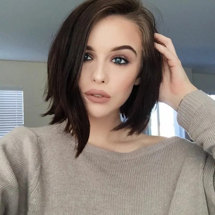 Каре глаза фото Pin by Youtube Land on ACACIA BRINLEY Short dark hair, Dark hair, Short punk hai