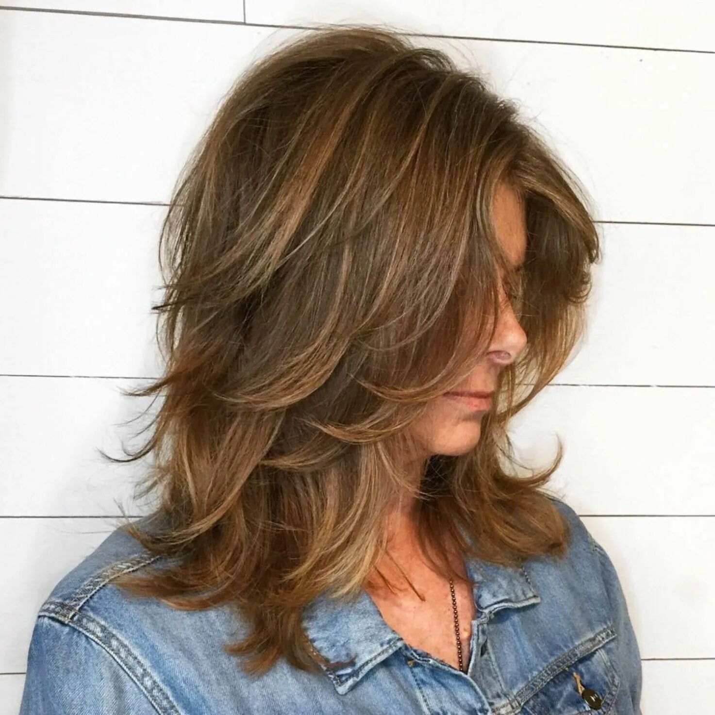 Каре каскад на средние волосы фото Warm Brown Hairstyle with Feathered Layers Long hair styles, Medium shag haircut
