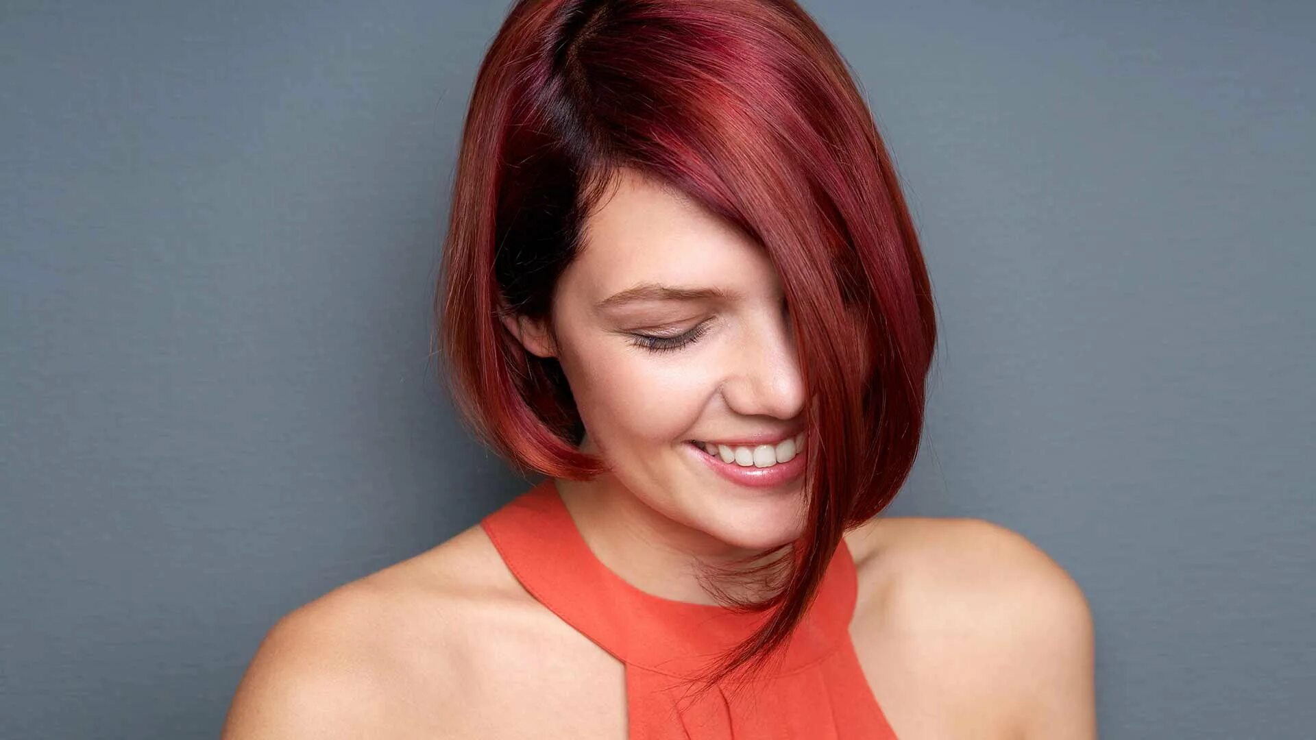 Каре красные волосы фото How To Get Cranberry-Colored Hair - L’Oréal Paris
