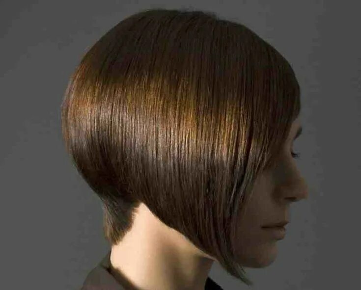 Каре на ножке с челкой фото A-Line Bob Haircut - Trendy bob hairstyle for style-conscious and extravagant la