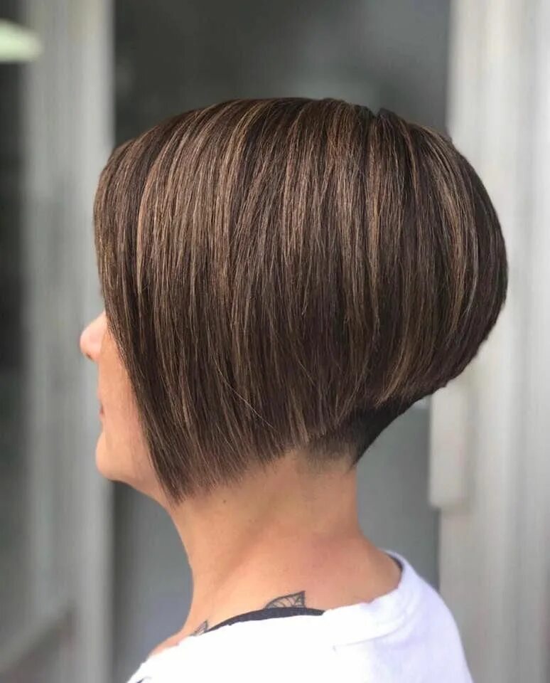 Каре на ножке стрижка женская с челкой #invertedbobhaircut Choppy bob hairstyles, Wavy bob hairstyles, Bob hairstyles