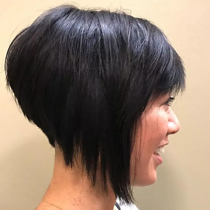 Каре на ножке женская фото Asymmetrical Pixie #shortlayeredpixie Angled bob haircuts, Bobs haircuts, Hair c