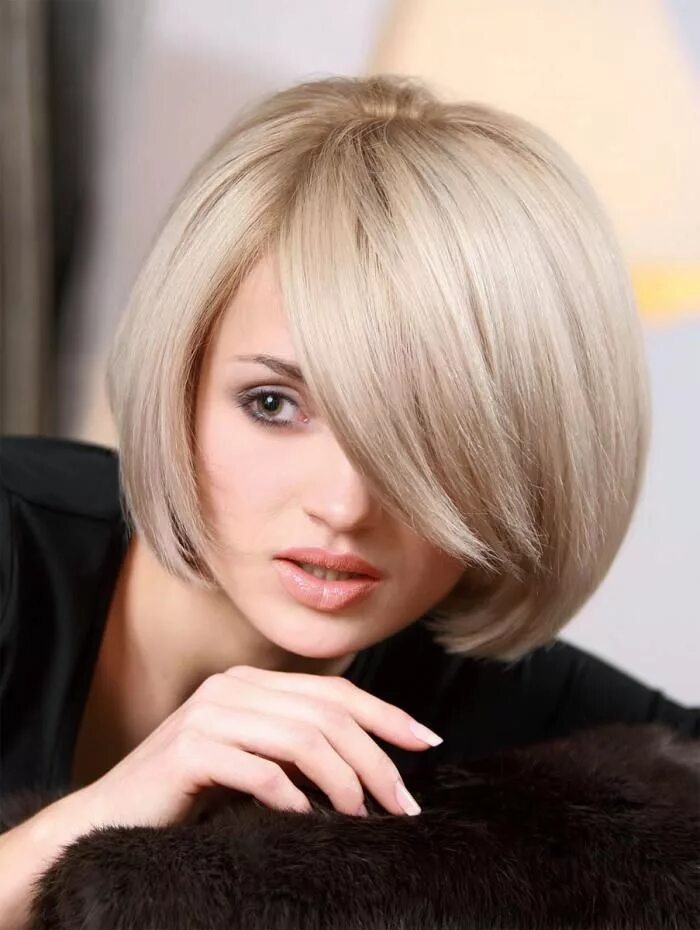 Каре на средние волосы фото Модные стрижки 2018 года. 6 модных тенденций (фото) Bob hairstyles, Short hair s