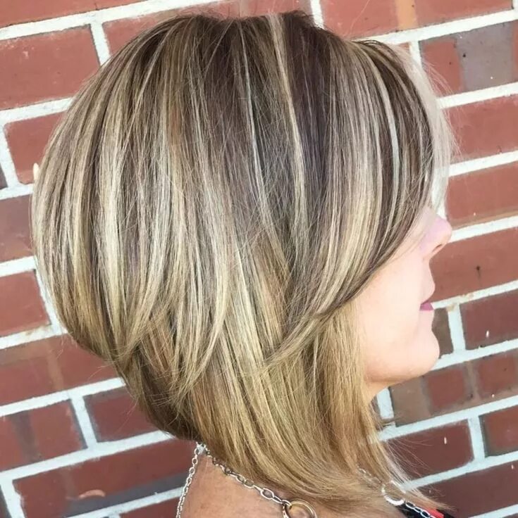 Каре на удлинение с мелированием фото Inverted Bronde Balayage Bob Stacked bob haircut, Stacked haircuts, Bobs for thi