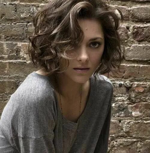 Каре на волнистые волосы фото 20 Most Popular Celebrities Short Hairstyles For Women Short curly haircuts, Med