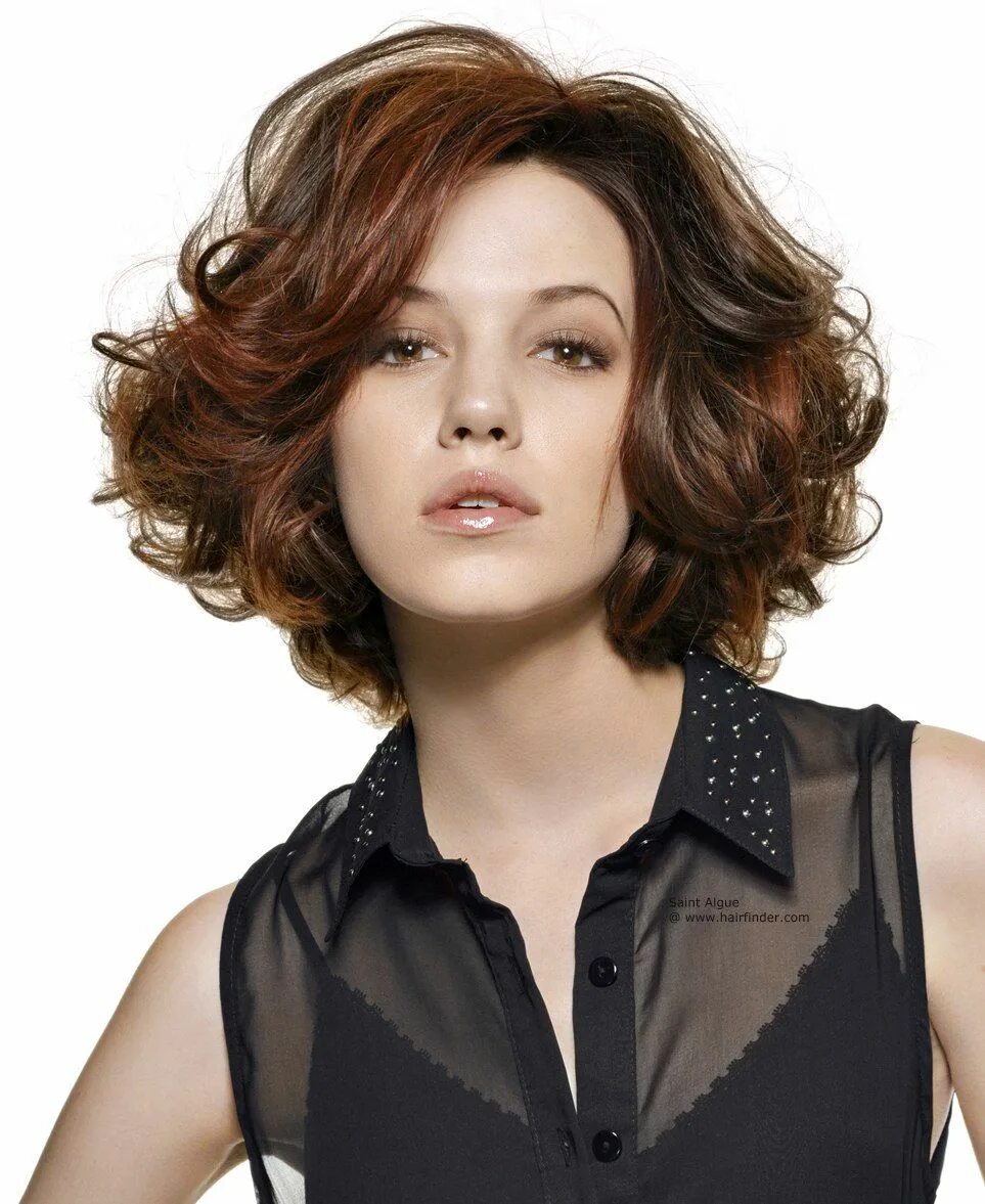 Каре на волнистые волосы фото Épinglé par Roseann sur hair Vog coiffure, Coiffure mariée chignon, Cheveux cour