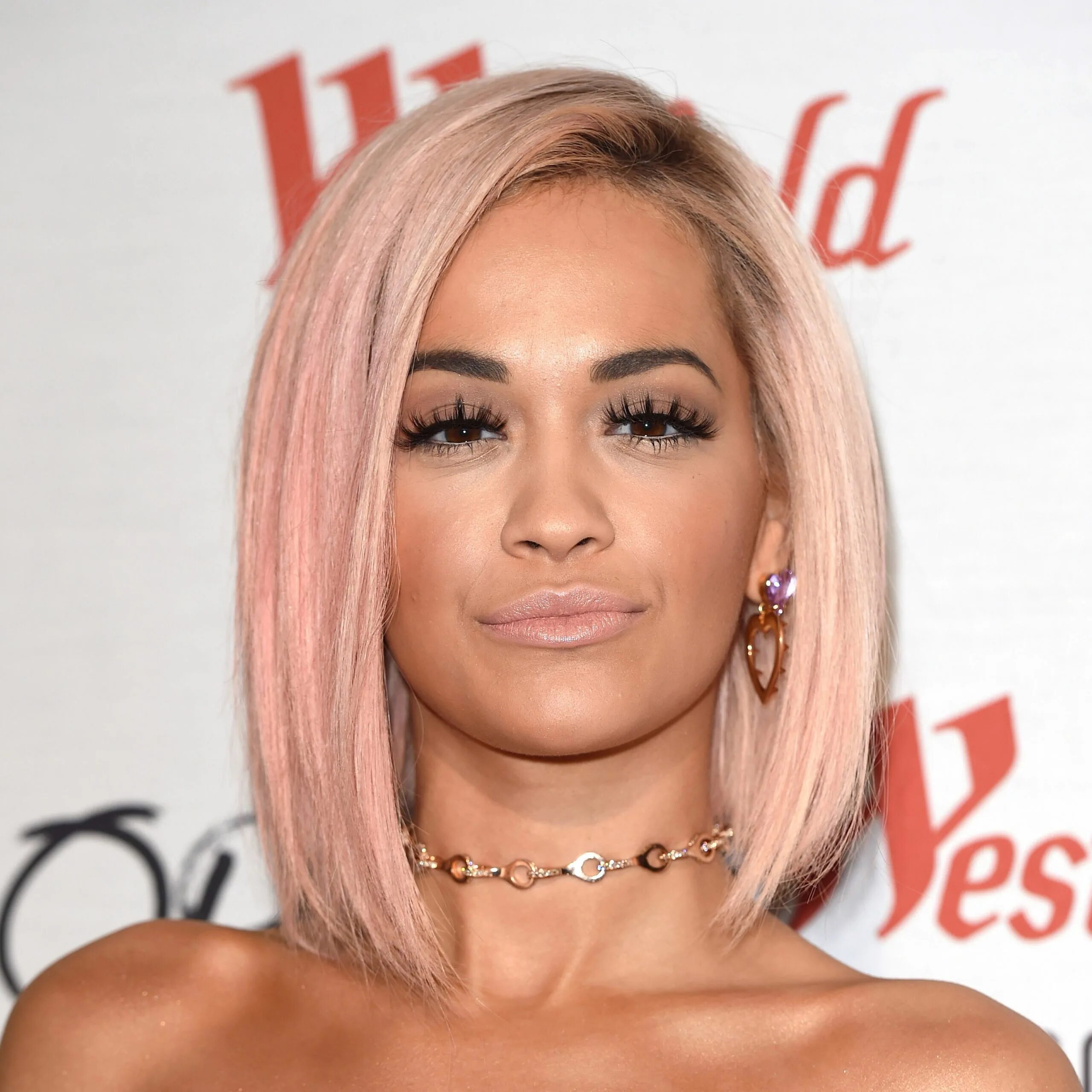 Каре одна сторона фото Rita Ora 5 Beauty Secrets Hair color rose gold, Hair color pastel, Hair color gu