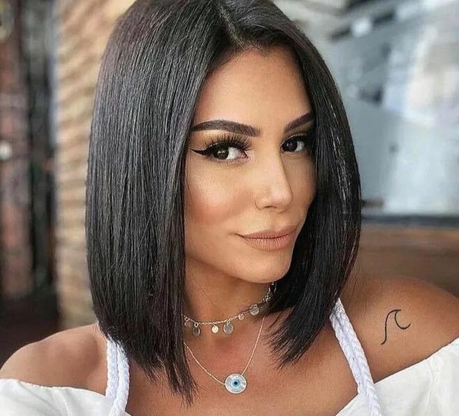 Каре прическа 2023 The Chicest Winter Haircut Trends to Take to the Salon Now Medium hair styles, L