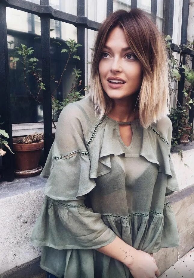 Каре с челкой шторкой фото Flawless Caroline Receveur with long choppy bob. #french #frenchgirl #carolinere