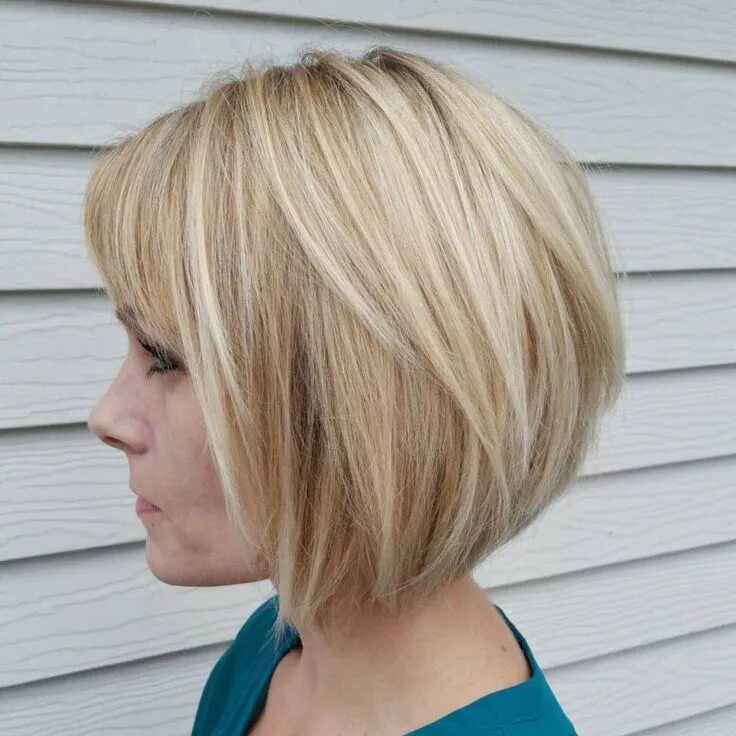 Каре с градуировкой на средние волосы фото 70 Fabulous Choppy Bob Hairstyles to Show Your Stylist in 2024 Wavy bob hairstyl