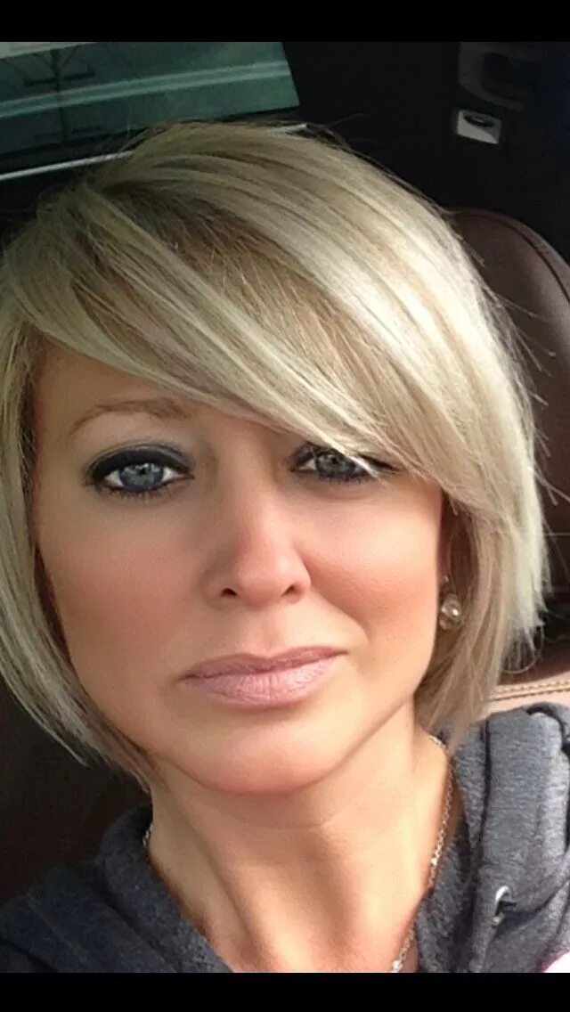 Каре с косой челкой 2024 фото Short hair cuts, Short bob hairstyles, Bob hairstyles