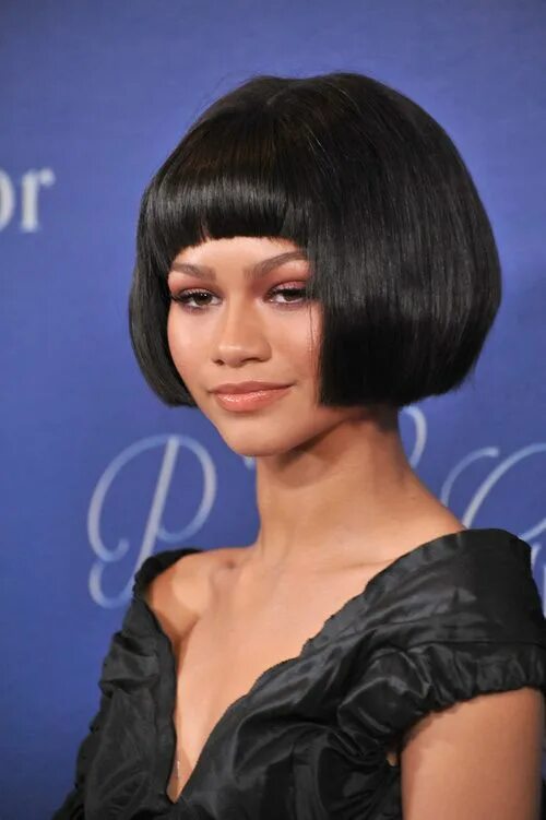 Каре с круглой челкой фото 50 Classy Short Bob Haircuts and Hairstyles with Bangs Bob hairstyles, Short bob