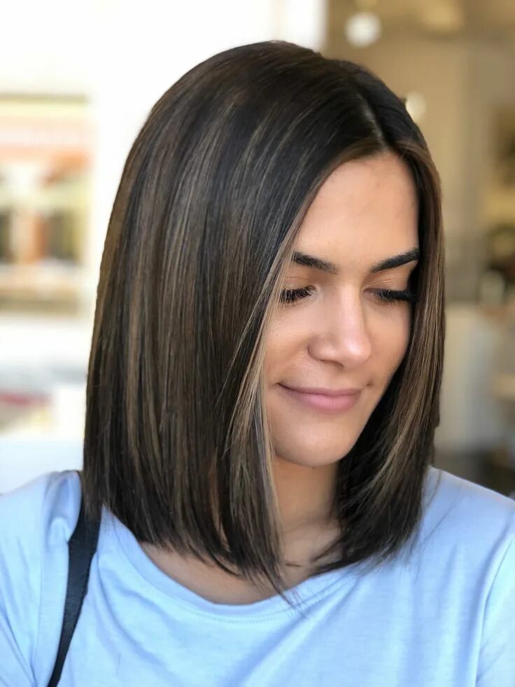 Каре с прядями у лица фото Brunette Balayage, One length Bob, Hair Inspo Medium bob hairstyles, Bob hairsty