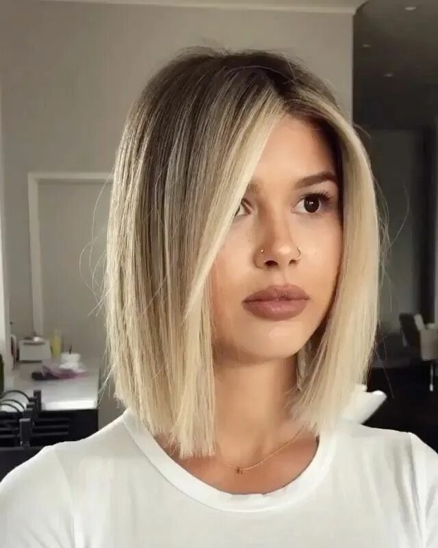 Каре с ровным срезом фото Balayage + Business Training on Instagram: "The cut. The color. Everything. By @