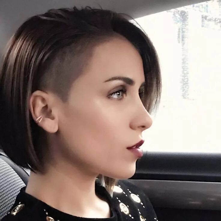 Каре с виском фото @jadelarocheofficiel #bobhaircut #undercut #carrè #siddcutstyle #bobhairstyle #r