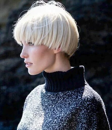 Каре шапкой фото Graduated shape using horizontal sections Pixie haircut, Thin hair cuts, Hairsty