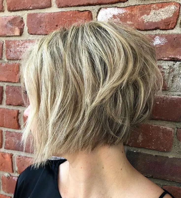 Каре шегги фото Inverted Choppy Bronde Bob Short hairstyles fine, Thin hair haircuts, Fine hair