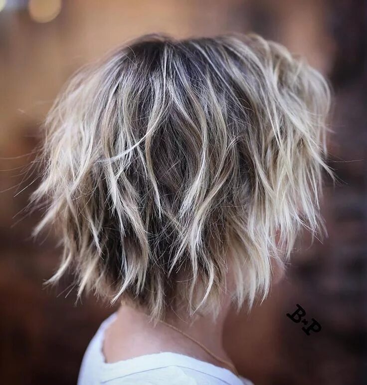 Каре шегги фото Light Shaggy Hair with Dark Roots Short shag hairstyles, Short shag haircuts, Th