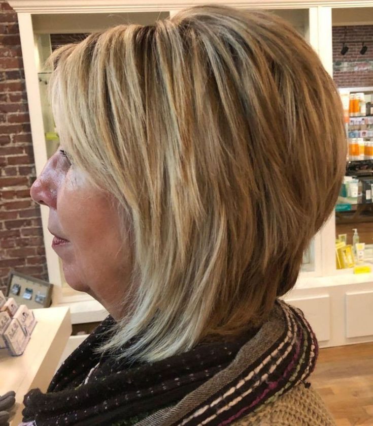 Каре слоями фото Layered Bronde Bob Over 50 Modern hairstyles, Layered haircuts for women, Hair s