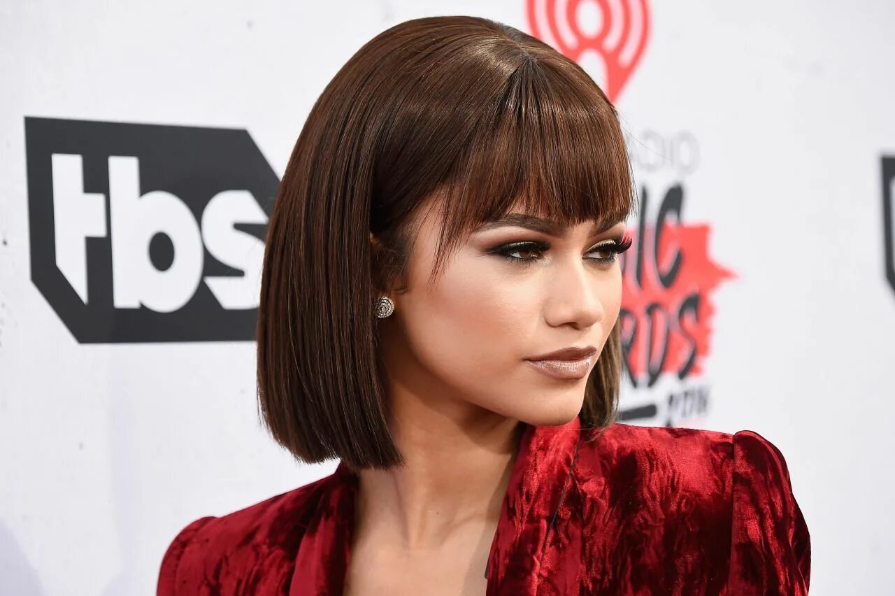 Каре стрижка 2024 год с челкой фото zendayac-news Zendaya coleman, Hair, Hair styles