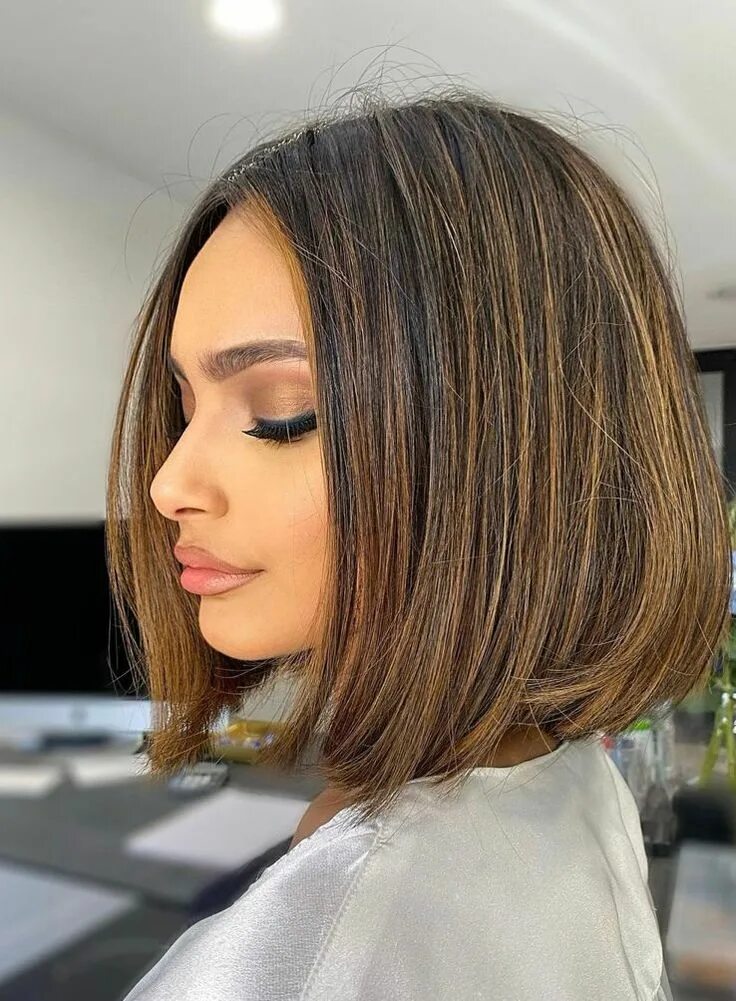 Каре стрижка 50 фото 18 Flattering Short Haircuts For Thick Hair Thick hair styles, Haircut for thick