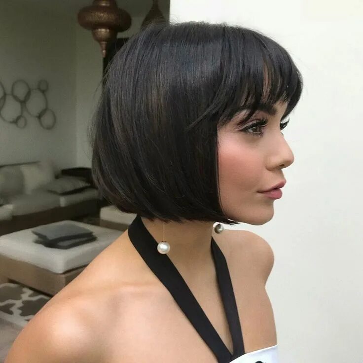 Каре стрижка с челкой на короткие волосы VH News on Twitter Short bob hairstyles, Bob haircut with bangs, Short hair styl