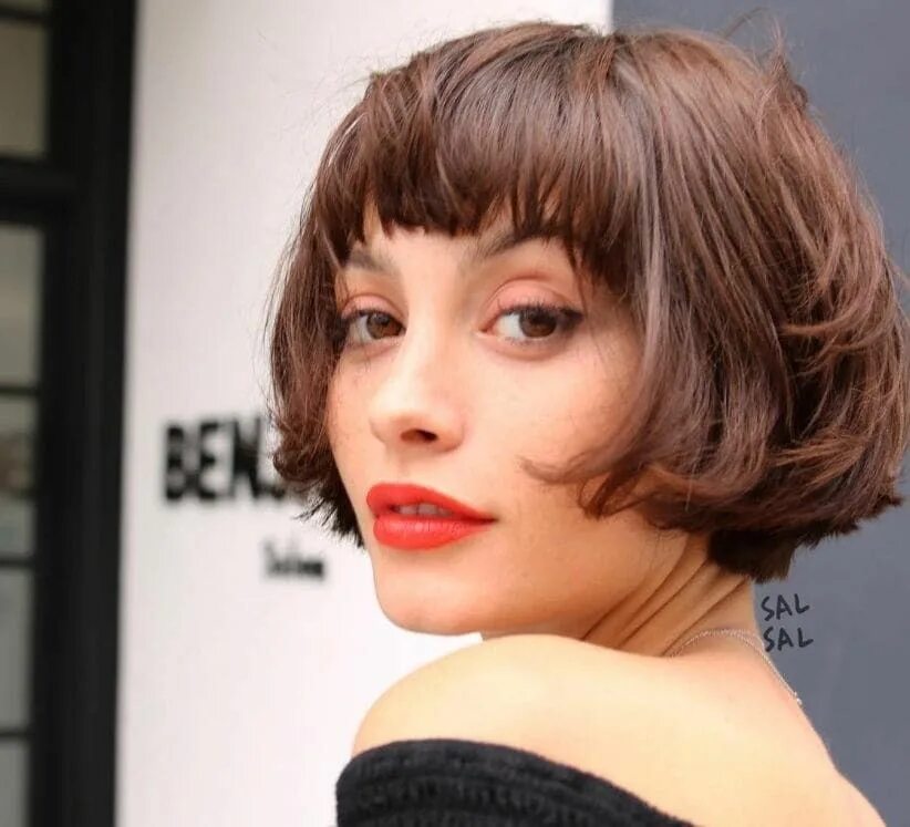 Каре стрижка с челкой на короткие волосы 30 Quirky and Classic Choppy Bob Hairstyles for 2024 Choppy bob hairstyles, Hair