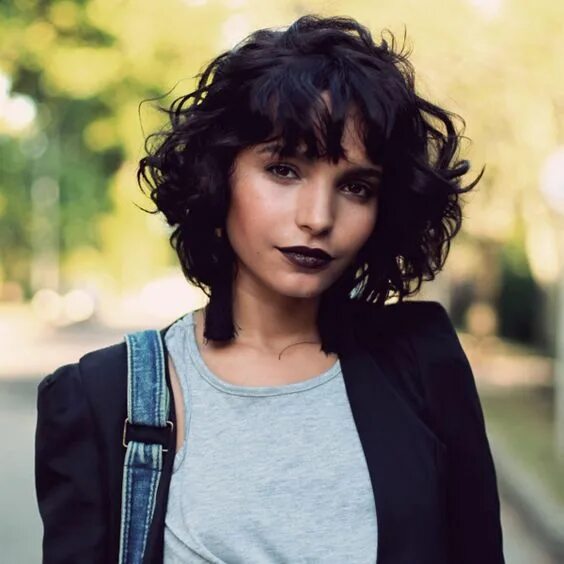 Каре стрижка женская кудрявые волосы Short bob': o curtinho moderno que vai repaginar seu visual Curly hair styles, C