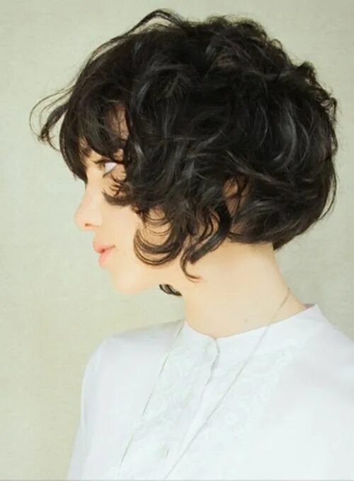 Каре стрижка женская кудрявые волосы Cake Day Chic short hair, Short hair styles, Hair inspiration
