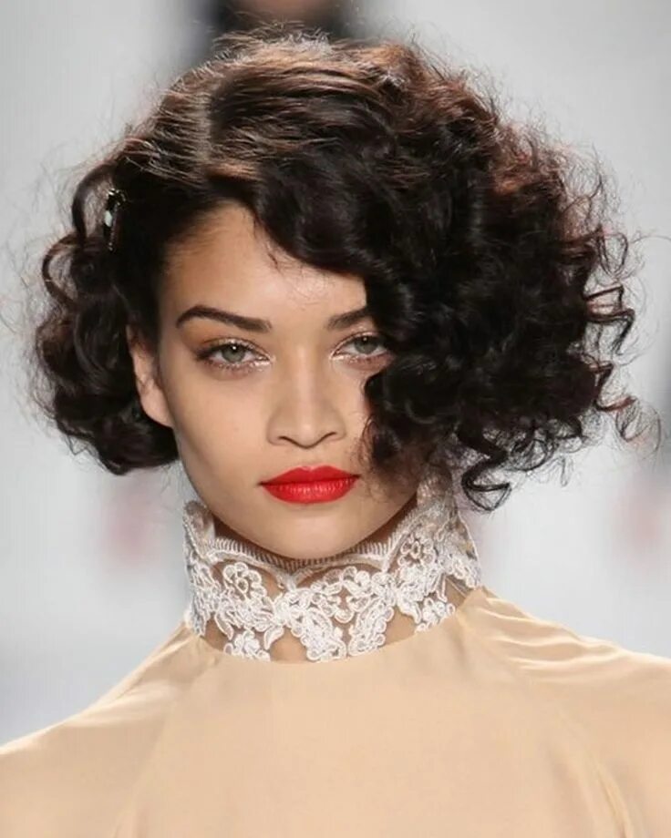 Каре стрижка женская кудрявые волосы Short curly hairstyles for women 2019-2020 Short curly hair style in 2019 Short 