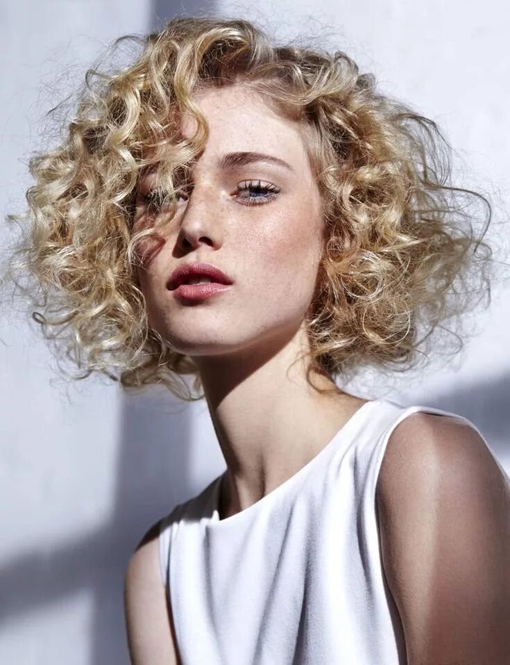 Каре стрижка женская кудрявые волосы Pin by domenica coka on h a i r e n v y Short hair styles, Hair inspiration, Hai