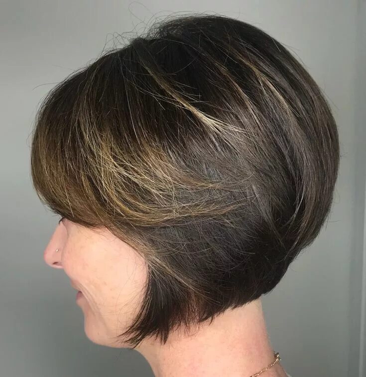 Каре стрижки на ножке 50 лет 50 Hottest Stacked Haircuts to Try in 2024 Stacked haircuts, Stacked bob haircut