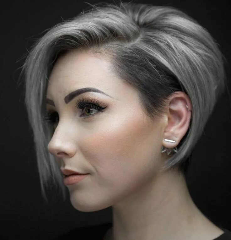 Каре выбритая стрижка Short Hairstyle 2018 Hairstyles for thin hair, Assymetrical hair, Short hair wit